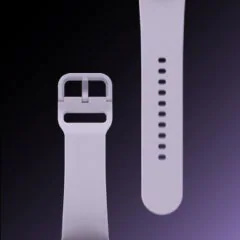 平躺展示的銀色Galaxy Watch5錶帶，可看見其細節和設計。